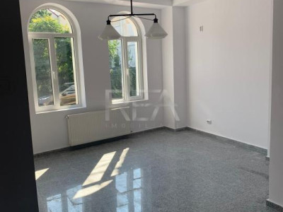 Vilă 9 camere Eminescu, 2 centrale, 355 mp