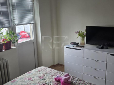 3 camere, et 7/10, bloc 1979, 74 mp-Pacii, Str Barsanesti