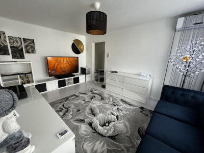 Apartament 3 camere 1 decembrie 1989 