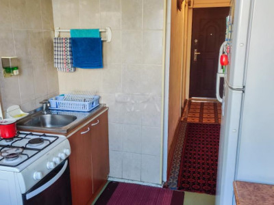 Apartament 2 camere luminos, zonă liniștită – ideal familie, necesită renovare