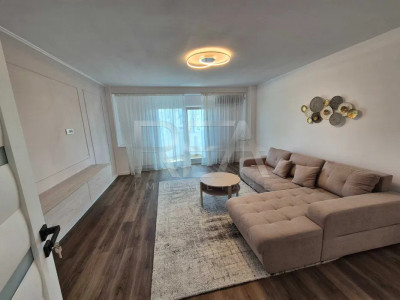 3 camere Alba Iulia decomandat, inst. schimb., 79 mp, an 1994, renovat