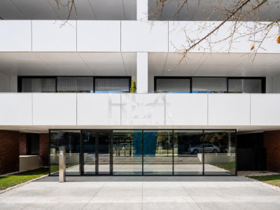 4 camere Ultracentral decomandat,centrală,parcare,an 2023, 198 mp,boxă